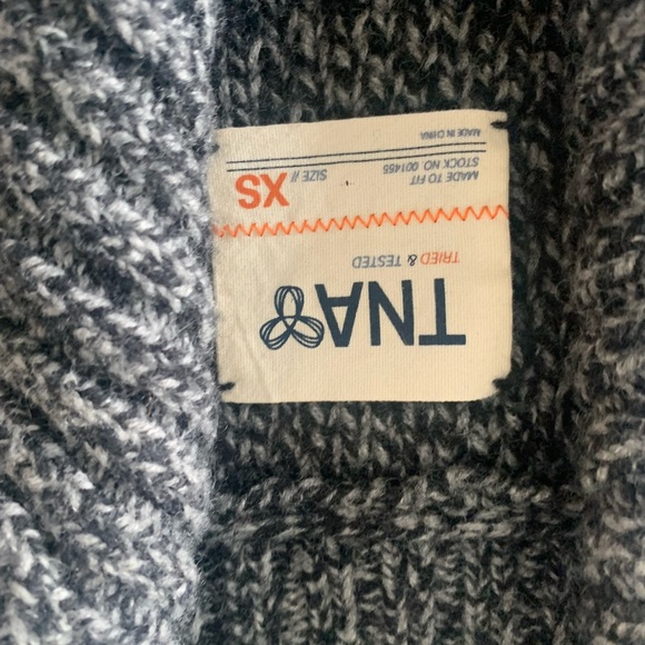 TNA sweater - Picture 2 of 2